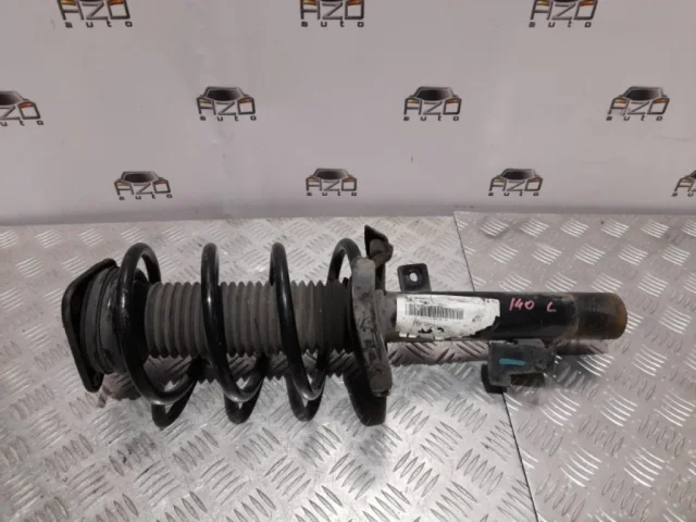 Амортизатор передний правый для Volvo C30 MK 2006-2013 на фотографиях
