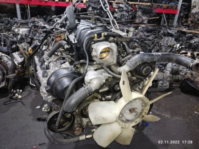 Двигатель для Toyota Land Cruiser 100 1998-2007 на фотографиях