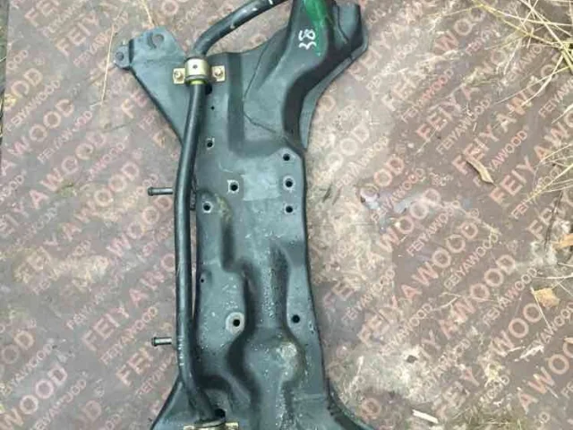 Подрамник двигателя для Mitsubishi Outlander 1 CU0W 2002-2009 на фотографиях