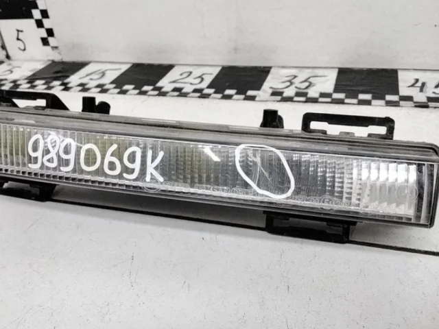 Дневной ходовой огонь правый для Mercedes-Benz GL class X166 2012-2016 на фотографиях