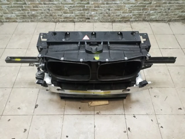 Панель радиатора (телевизор) для BMW X3 F25 2010-2017 на фотографиях