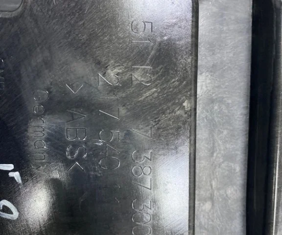 Кронштейн заднего бампера правый для BMW 5er G30 2016-2023 на фотографиях