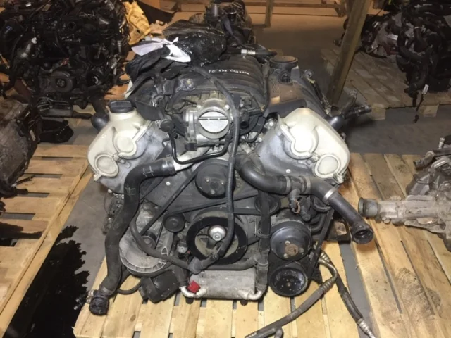 Двигатель без навесного для Porsche Cayenne 958 2010-2014 на фотографиях