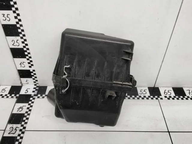 Корпус воздушного фильтра для Toyota RAV4 XA40 2013-2015 на фотографиях