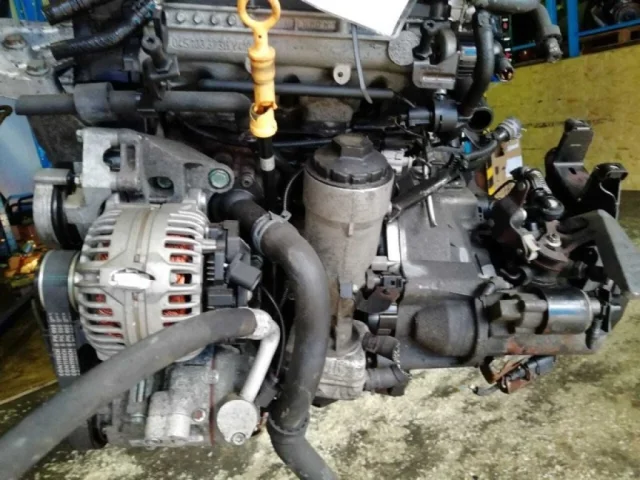 Двигатель для Volkswagen Passat Variant (B3, Typ 35i) 1988-1993 на фотографиях