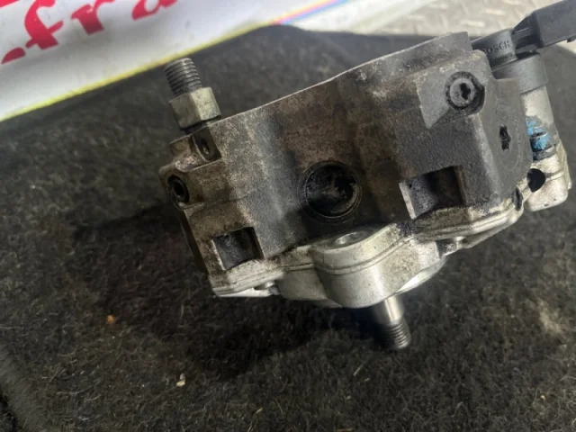 Топливный насос для BMW X3 Е83 2003-2010 на фотографиях