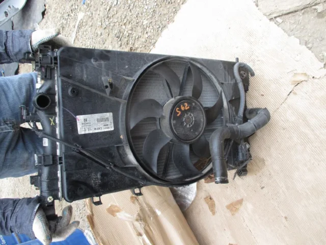 Вентилятор радиатора охлаждения ДВС для Chevrolet Cruze 1 J300 2009-2015 на фотографиях