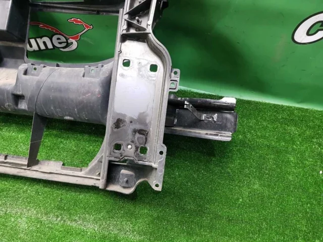 Панель радиатора (телевизор) для BMW 3er Е90 2005-2011 на фотографиях