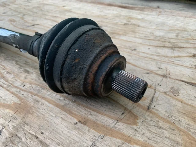 Привод передний левый для Volkswagen Passat (B6, Typ 3C) 2005-2010 на фотографиях