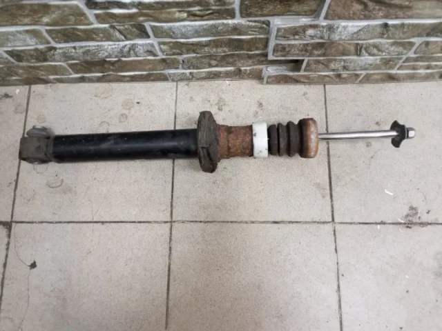 Стойка стабилизатора задняя для BMW 5er Ф10 2010-2013 на фотографиях