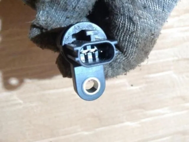 Датчик положения коленвала для Nissan X-Trail T30 RU 2001-2007 на фотографиях