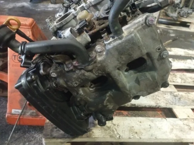 Двигатель для Subaru Legacy Универсал BH/B12 1998-2003 на фотографиях