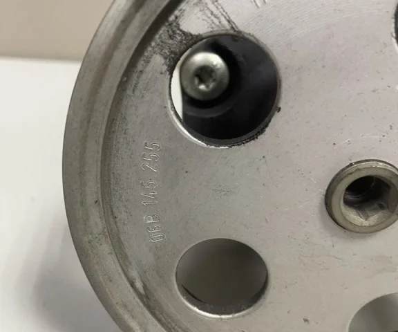 Насос ГУР для Audi Q5 8R 2008-2016 на фотографиях