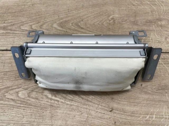 Подушка безопасности пассажира для Volkswagen Touareg I (7L) 2002-2010 на фотографиях