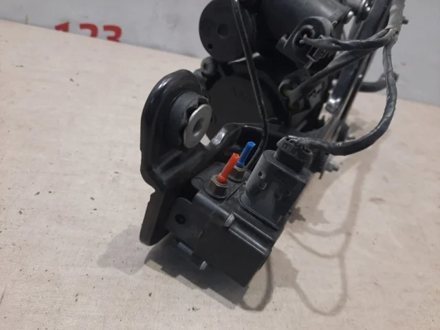 Компрессор пневмоподвески задний для BMW X5 Е70 2006-2013 на фотографиях