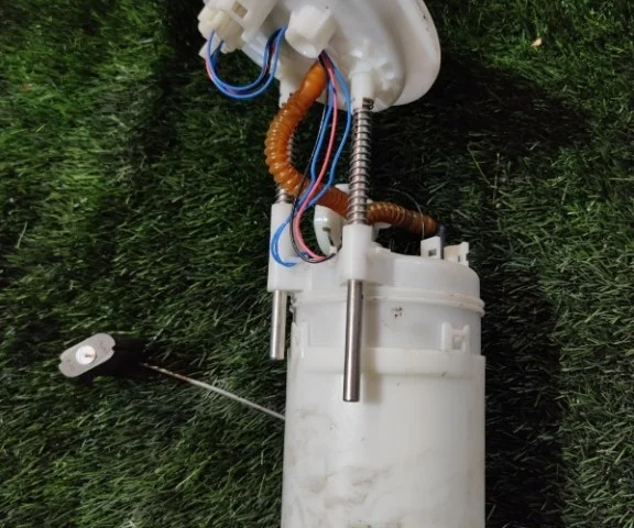 Топливный насос для BMW X3 F25 2010-2017 на фотографиях