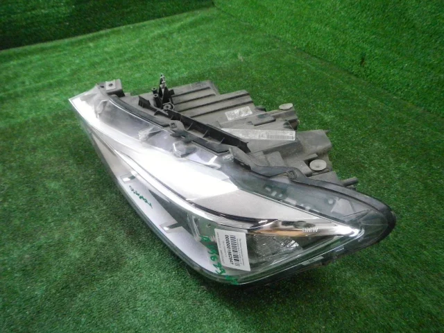 Фара левая для BMW 3er F30 2011-2019 на фотографиях