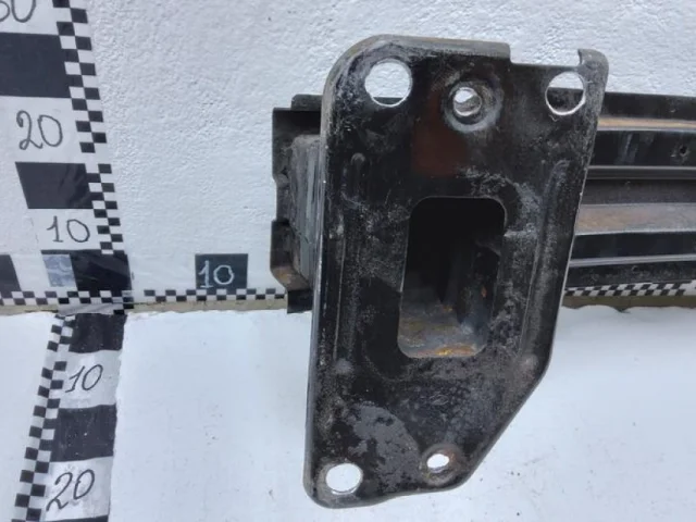 Усилитель бампера передний верхний для Hyundai i40 1 Седан 2011-2015 на фотографиях