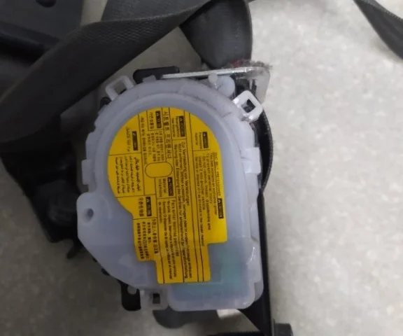 Ремень безопасности передний левый для Kia Rio 3 на фотографиях