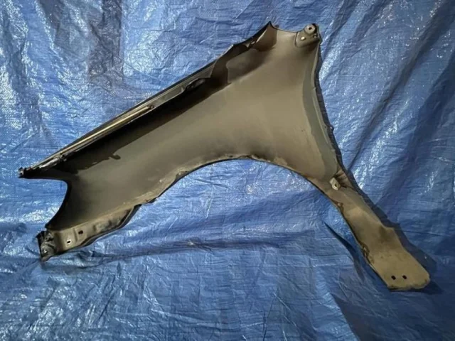 Крылья для Toyota Corolla E120/E130 Хэтчбек 2001-2007 на фотографиях