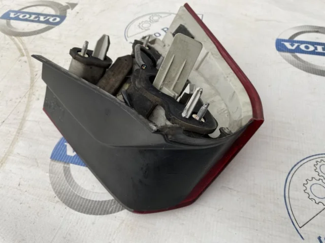 Фонарь внешний правый для Volvo XC70 BZ 2007-2016 на фотографиях