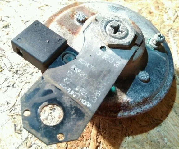 Звуковой сигнал для Toyota Corolla E140/E150 Седан 2006-2013 на фотографиях