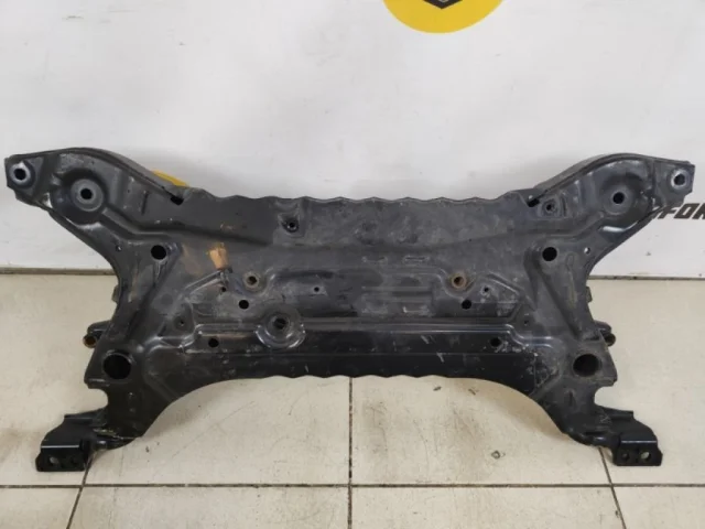 Подрамник двигателя для Mitsubishi Outlander III 3 rest GF0W 2018-2022 на фотографиях