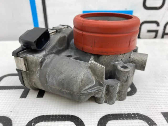 Дроссельная заслонка для Mercedes-Benz C class W203 2000-2007 на фотографиях