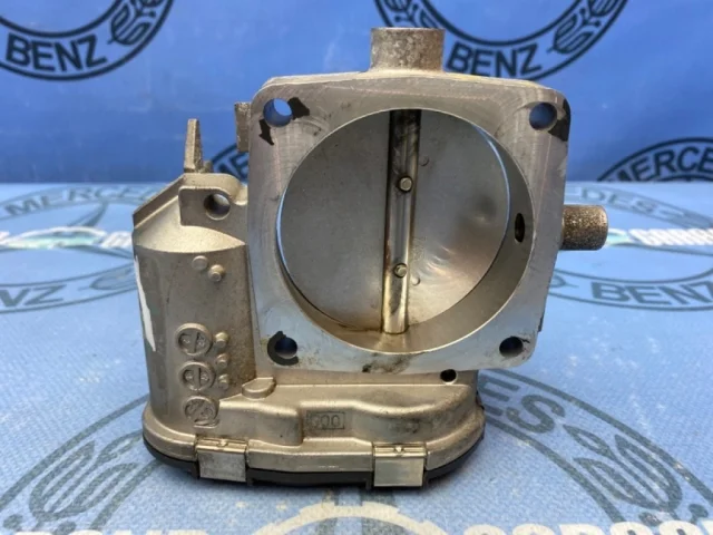 Дроссельная заслонка для Mercedes-Benz C class W204 2007-2014 на фотографиях