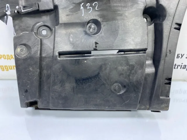 Кронштейн заднего бампера правый для BMW 5er G30 2016-2023 на фотографиях