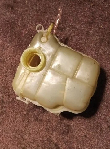 Расширительный бачок радиатора для Opel Astra J Хэтчбек 2009-2017 на фотографиях