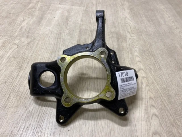 Кулак поворотный правый для Mitsubishi Pajero V80 3dr (JDM) 2006-2014 на фотографиях