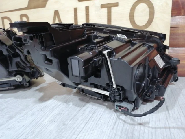 Фара правая для Mercedes-Benz E class C207 2009-2017 на фотографиях