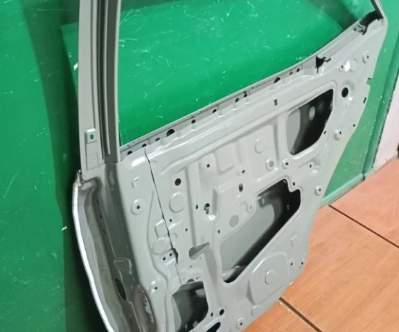 Дверь задняя правая для Toyota Corolla E180 rest (RU) 2016-2019 на фотографиях