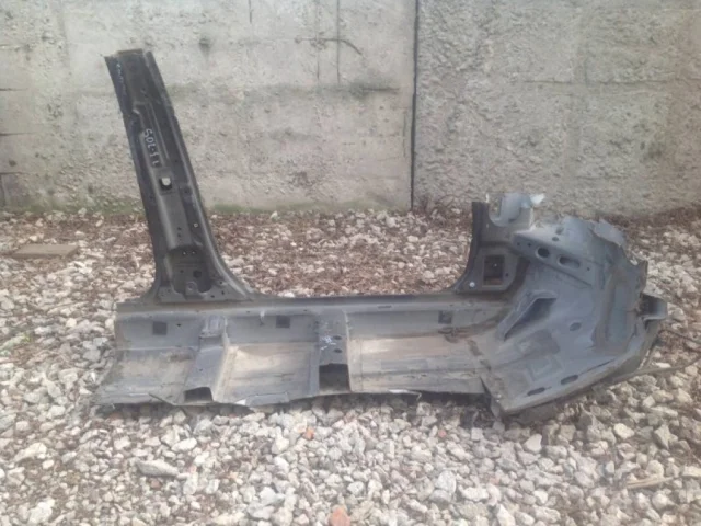 Стойка кузова центральная левая для Hyundai Solaris 1 рестайлинг 2014-2017 на фотографиях