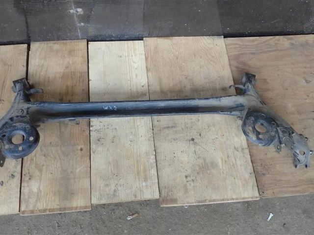 Задняя балка для Toyota Corolla E140/E150 Седан 2006-2013 на фотографиях