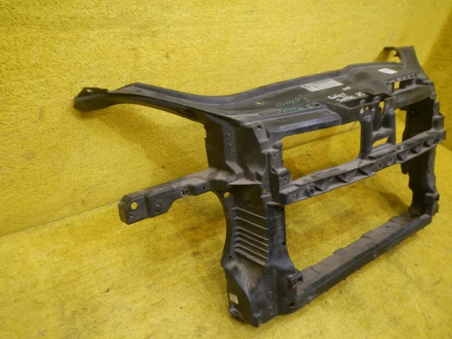 Панель радиатора (телевизор) для Volkswagen Golf VI (5K) 2008-2012 на фотографиях