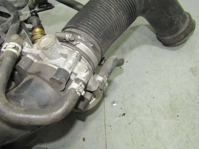 Дроссельная заслонка для Opel Zafira B 2005-2015 на фотографиях