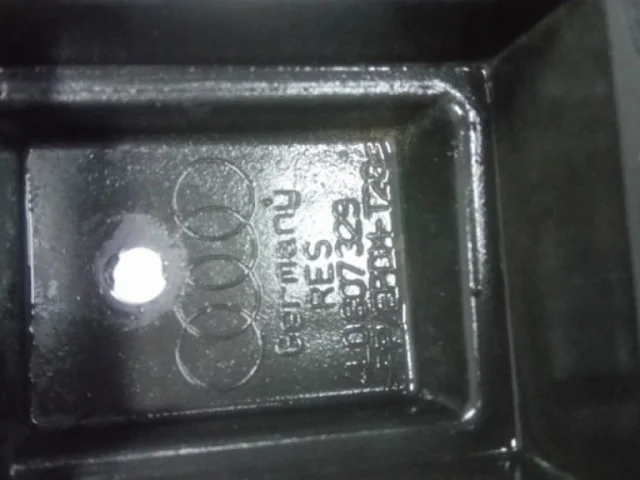 Кронштейн заднего бампера левый для Audi Q7 4L 2005-2015 на фотографиях