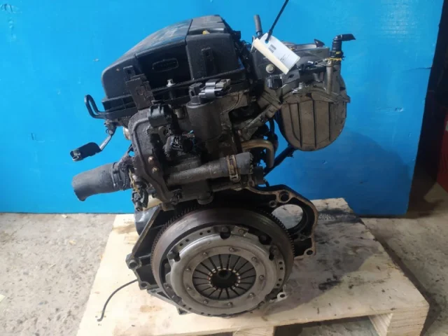 Двигатель без навесного для Opel Zafira B 2005-2015 на фотографиях