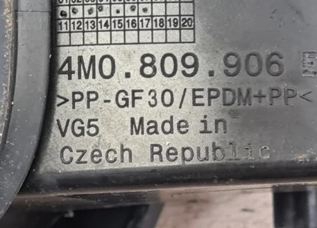 Лючок топливного бака для Audi Q7 4M 2015+ на фотографиях