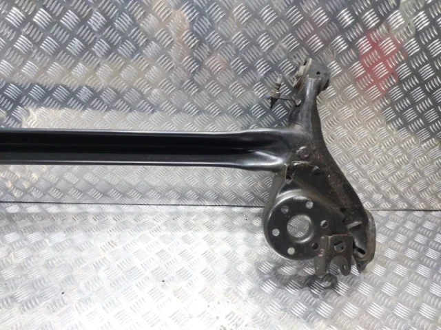 Задняя балка для Toyota Corolla E180 rest (RU) 2016-2019 на фотографиях