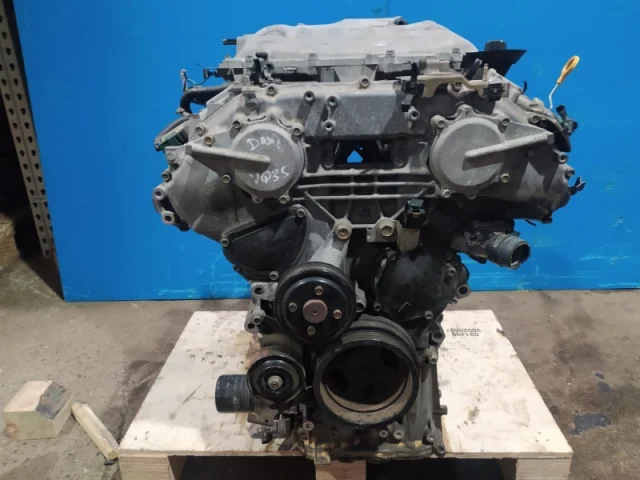 Двигатель без навесного для Infiniti M Y50 2005-2010 на фотографиях