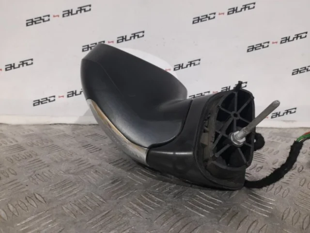 Стекла и зеркала для Peugeot 3008 T8 2009-2017 на фотографиях