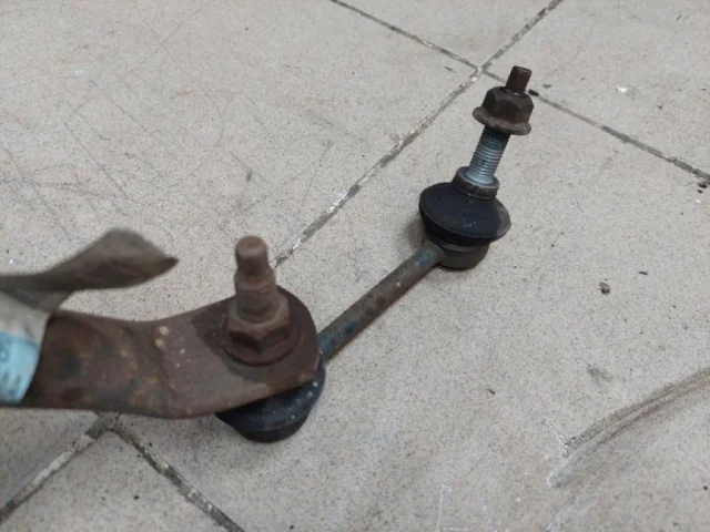 Стабилизатор поперечной устойчивости задний для Jeep Grand Cherokee 4 WK2 rest 2013-2018 на фотографиях