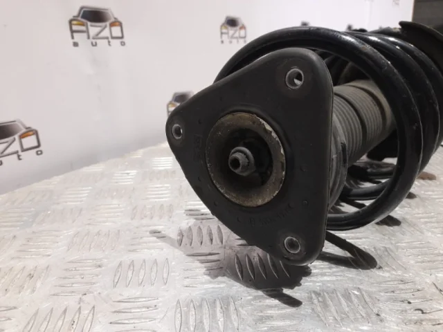 Амортизатор передний правый для Volvo C30 MK 2006-2013 на фотографиях