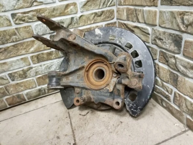 Кулак задний левый для Audi Q7 4L 2005-2015 на фотографиях