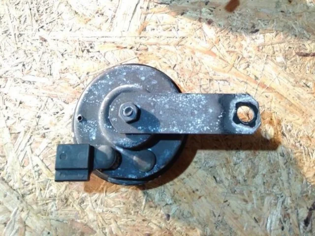 Звуковой сигнал для Toyota Corolla E140/E150 Седан 2006-2013 на фотографиях