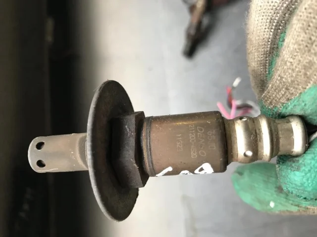 Лямбда-зонд (верхний) для Suzuki Grand Vitara 2005-2014 на фотографиях