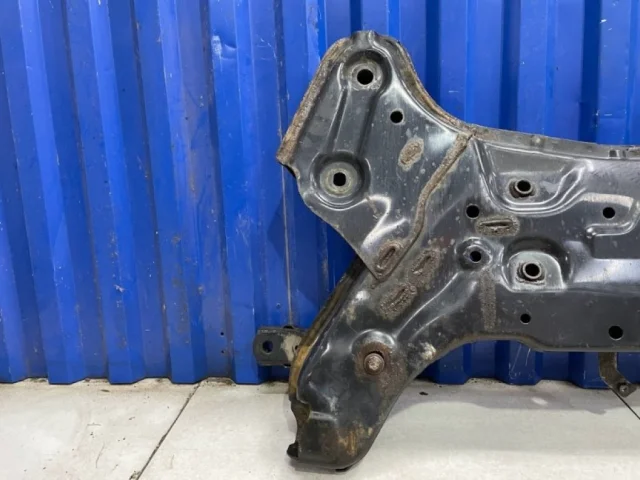 Подрамник двигателя для Hyundai Solaris 1 RB (2011-2013) на фотографиях